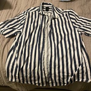 Brand ( H&M) Size(L) Reg Fit Color( white&Navy blue)